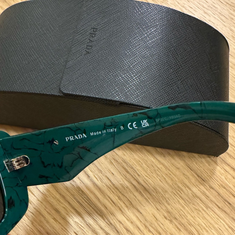 Prada eyewear green cat eye sunglasses - Picture 2 of 6